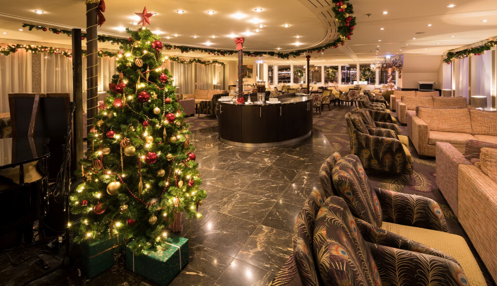 The Christmas Tree welcomes the seasonal atmosphere to AmaSonata’s Main Lounge