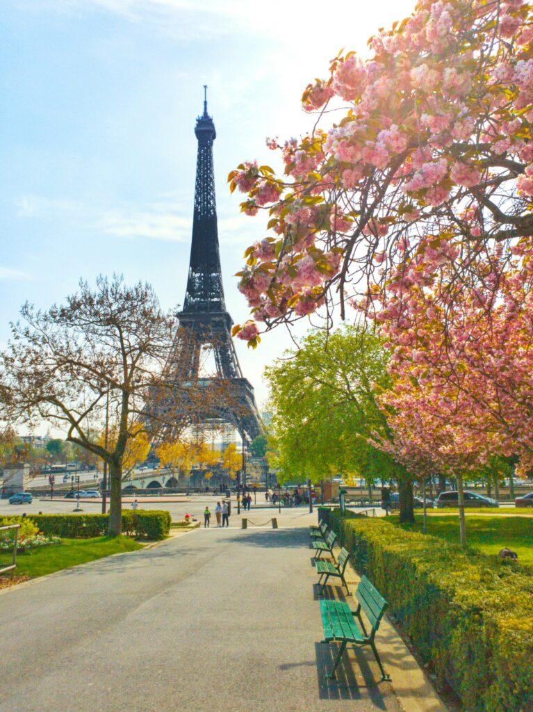 Paris in the spring. Paris travel tips