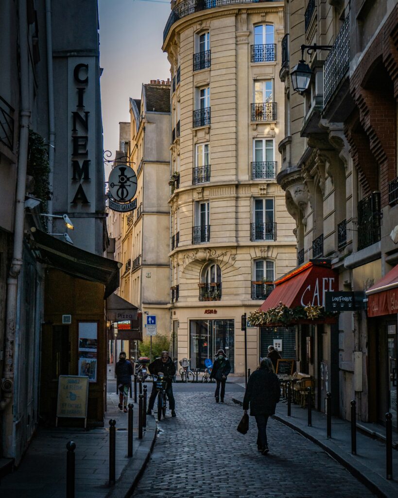 A street in Saint-Germain
yannick-van-houtven on Unsplash